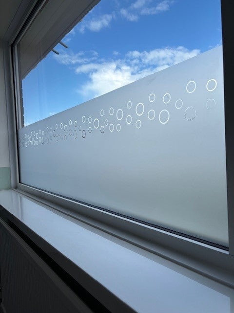 Window in a home with FB037 frosted window film with a cut bubbles pattern